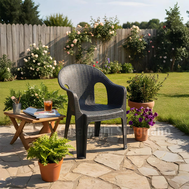 Poltrona Giorgia da Giardino Impilabile con Braccioli in Plastica Riciclata Antracite - Portata 120kg Ecore Home