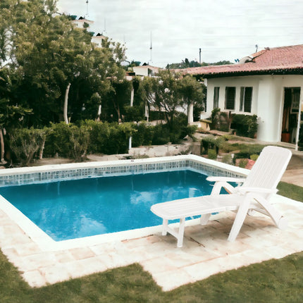 Bica Lettino Pieghevole Cancun Bianco In Polipropilene, Finitura Lucida, Resina Riciclabile, Schienale Regolabile, 190X72X60 Cm, Arredo Esterno Giardino, Made In Italy