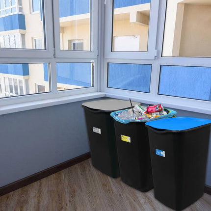 Set Pattumiere Riciclo con Coperchio Raccolta Differenziata Carta Vetro Plastica Indifferenziata 50 Litri, 15 Sacchetti, con Paletta e Appendiscope Colori Assortiti Belli & Forti
