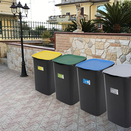 Set Pattumiere Riciclo con Coperchio Raccolta Differenziata Carta Vetro Plastica Indifferenziata 50 Litri, 15 Sacchetti, con Paletta e Appendiscope Colori Assortiti Belli & Forti