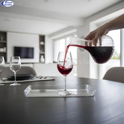 Set Decanter 1.7L con 6 Calici in Vetro e Vassoio Plastico - Kit 8 Pezzi Distribuzione Casa Group srl