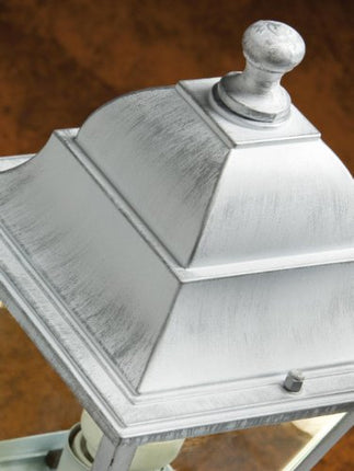 Lampione Con Colonna In Pressofusione Di Alluminio Con Trattamento Anticorrosivo E Verniciatura A Polveri Epossidiche Adatto Per Lampade Ad Incandescenza E A Risparmio Energetico