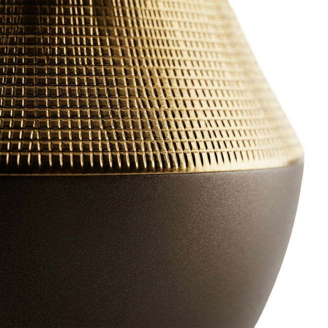 Vaso Scultoreo Aura – Silhouette a Collo Alto e Finitura Micro-Texturizzata Casalinghi Sicignano