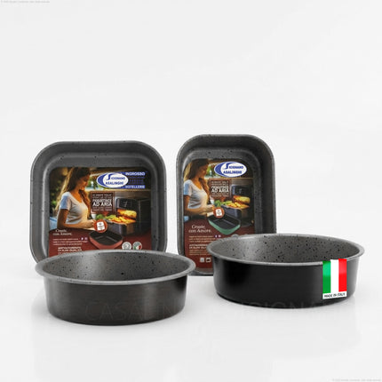 Set completo di quattro stampi da forno e friggitrice ad aria di diverse forme con bollino Made in Italy.