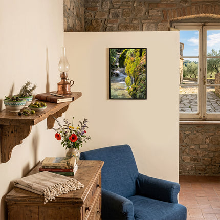 Sicignano | Quadro Decorativo Naturale 30x40 cm con Stampa Cascate Capelli di Venere, Cornice in Legno Noce Effetto Bombato, Poster Paesaggio Pronto da Appendere per Casa, B&B, Hotel e Ufficio - REF.07