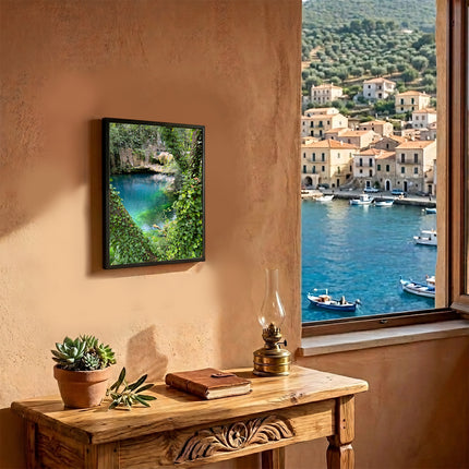 Sicignano | Quadro Decorativo Naturale 30x40 cm con Stampa Cascate Capelli di Venere, Cornice in Legno Noce Effetto Bombato, Poster Paesaggio Pronto da Appendere per Casa, B&B, Hotel e Ufficio - REF.03