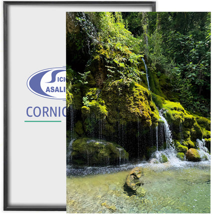 Sicignano Quadro Decorativo Naturale con Stampa Cascate Capelli di Venere, Cornice in Legno Noce Effetto Bombato, Poster Paesaggio Pronto da Appendere per Casa, B&B, Hotel e Ufficio - REF.06