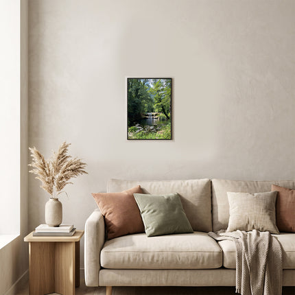 Sicignano | Quadro Decorativo Naturale 30x40 cm con Stampa Cascate Capelli di Venere, Cornice in Legno Noce Effetto Bombato, Poster Paesaggio Pronto da Appendere per Casa, B&B, Hotel e Ufficio - REF.08