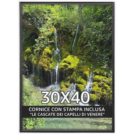 Quadro decorativo 30x40 cm pronto da appendere raffigurante le Cascate Capelli di Venere con cornice nera sottile.