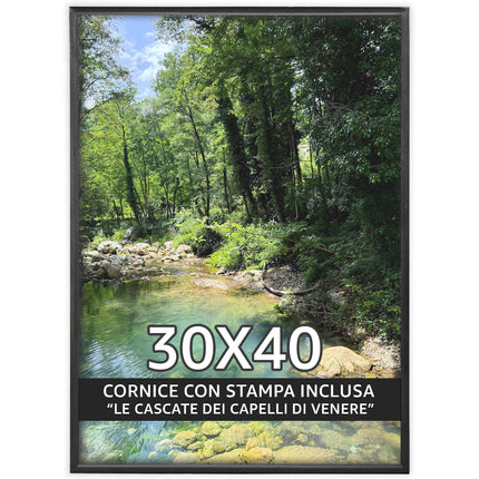 Sicignano | Quadro Decorativo Naturale 30x40 cm con Stampa Cascate Capelli di Venere, Cornice in Legno Noce Effetto Bombato, Poster Paesaggio Pronto da Appendere per Casa, B&B, Hotel e Ufficio - REF.05