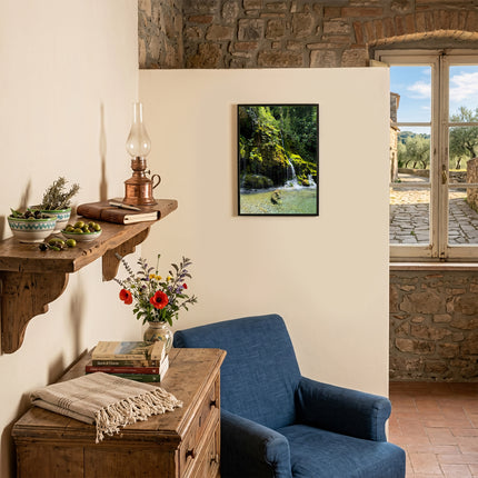 Sicignano | Quadro Decorativo Naturale 30x40 cm con Stampa Cascate Capelli di Venere, Cornice in Legno Noce Effetto Bombato, Poster Paesaggio Pronto da Appendere per Casa, B&B, Hotel e Ufficio - REF.06