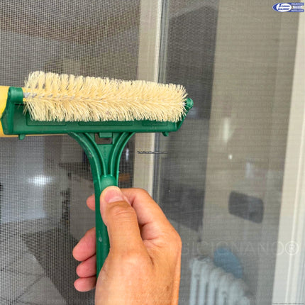 Zanzanetto – Spazzola Pulisci Zanzariere 2 in 1 con Spugna, 16 cm, Attacco Universale per Manico, Made in Italy La Briantina