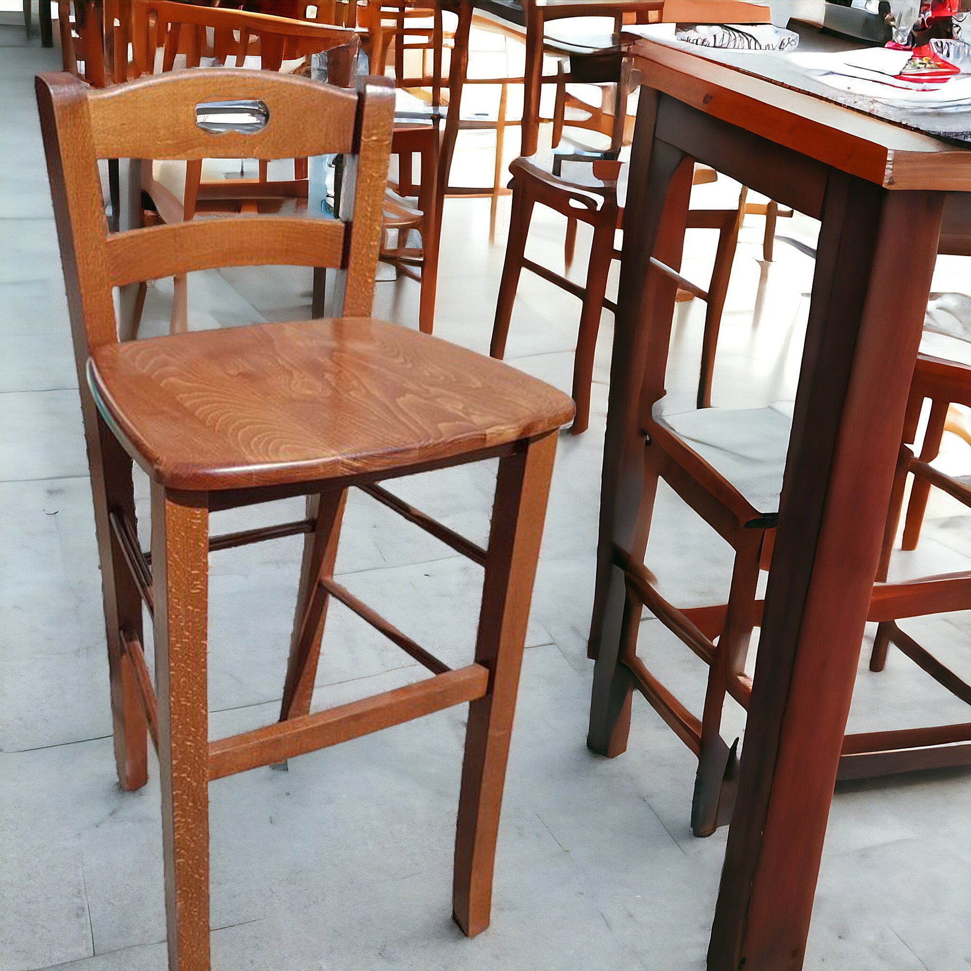 Sgabello in Legno con Seduta Rigida Artigianale Made in Italy Rustico Bar Bancone Altezza Seduta 66cm Noce Giaquinto